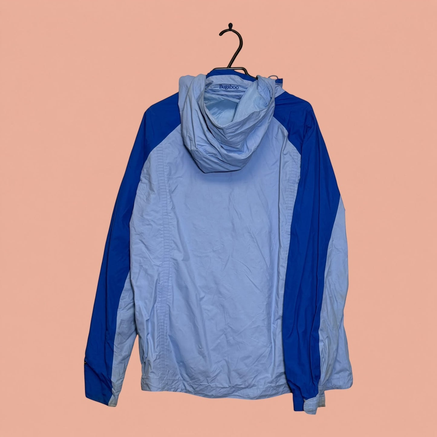 Chaqueta Columbia Bugaboo de segunda mano en azul claro y azul oscuro con capucha, vista trasera