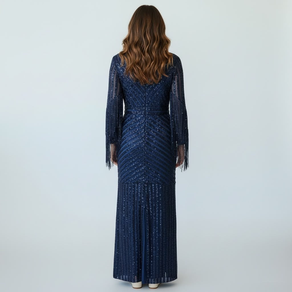 Vestido largo azul marino con lentejuelas y flecos en las mangas de Tuclosetrenovado.cl, vista trasera