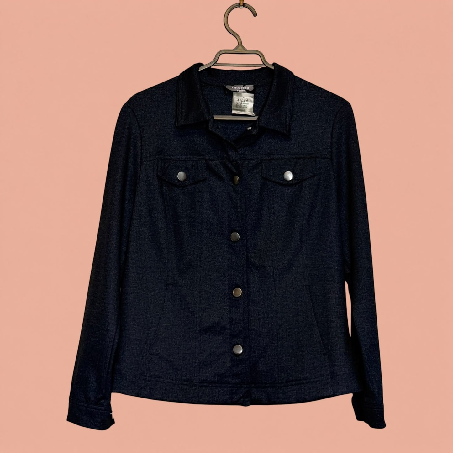 Blazer de segunda mano Tuclosetrenovado.cl color azul oscuro con cierre de botones y bolsillos frontales