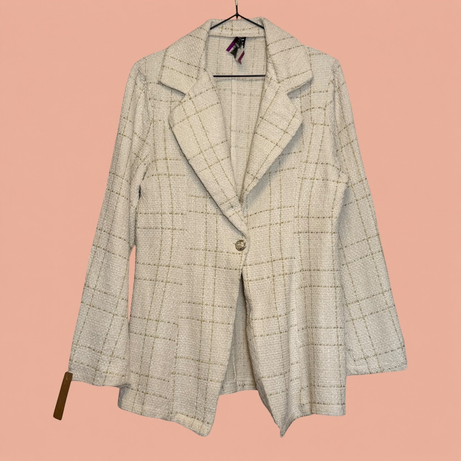 Blazer Tuclosetrenovado.cl de segunda mano en color crema con estampado de cuadros y cierre de un solo botón