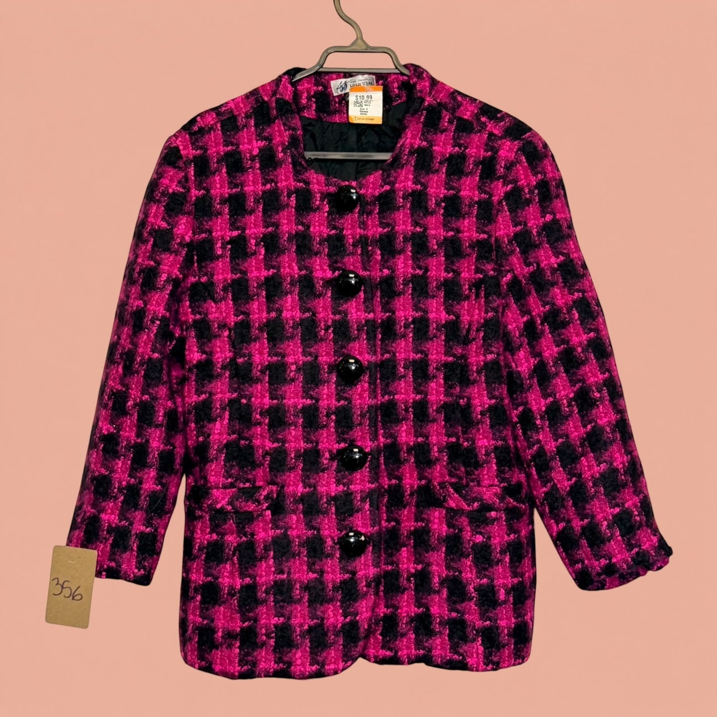 Blazer Tuclosetrenovado.cl de segunda mano con estampado de cuadros en color fucsia y negro y botones frontales
