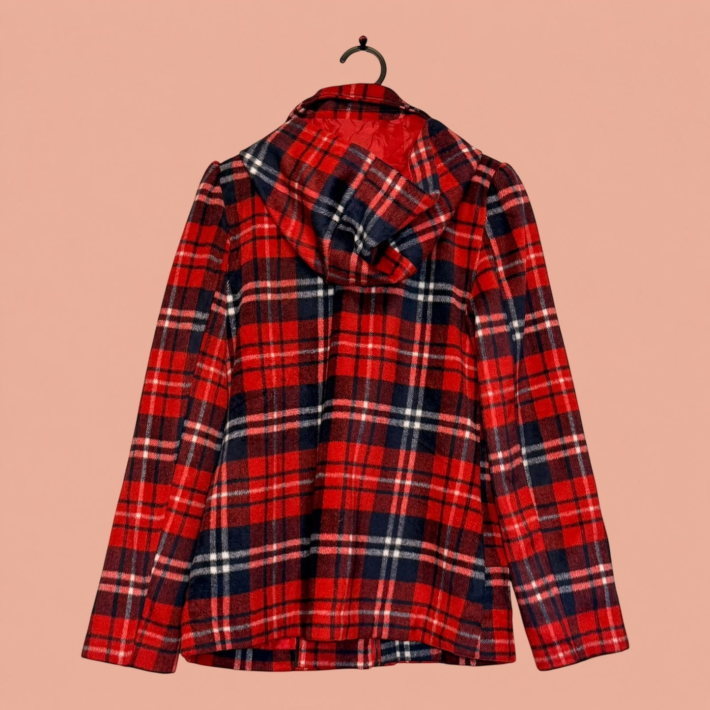 Blazer de segunda mano Tuclosetrenovado.cl con estampado de cuadros rojos, azul marino y blanco con capucha