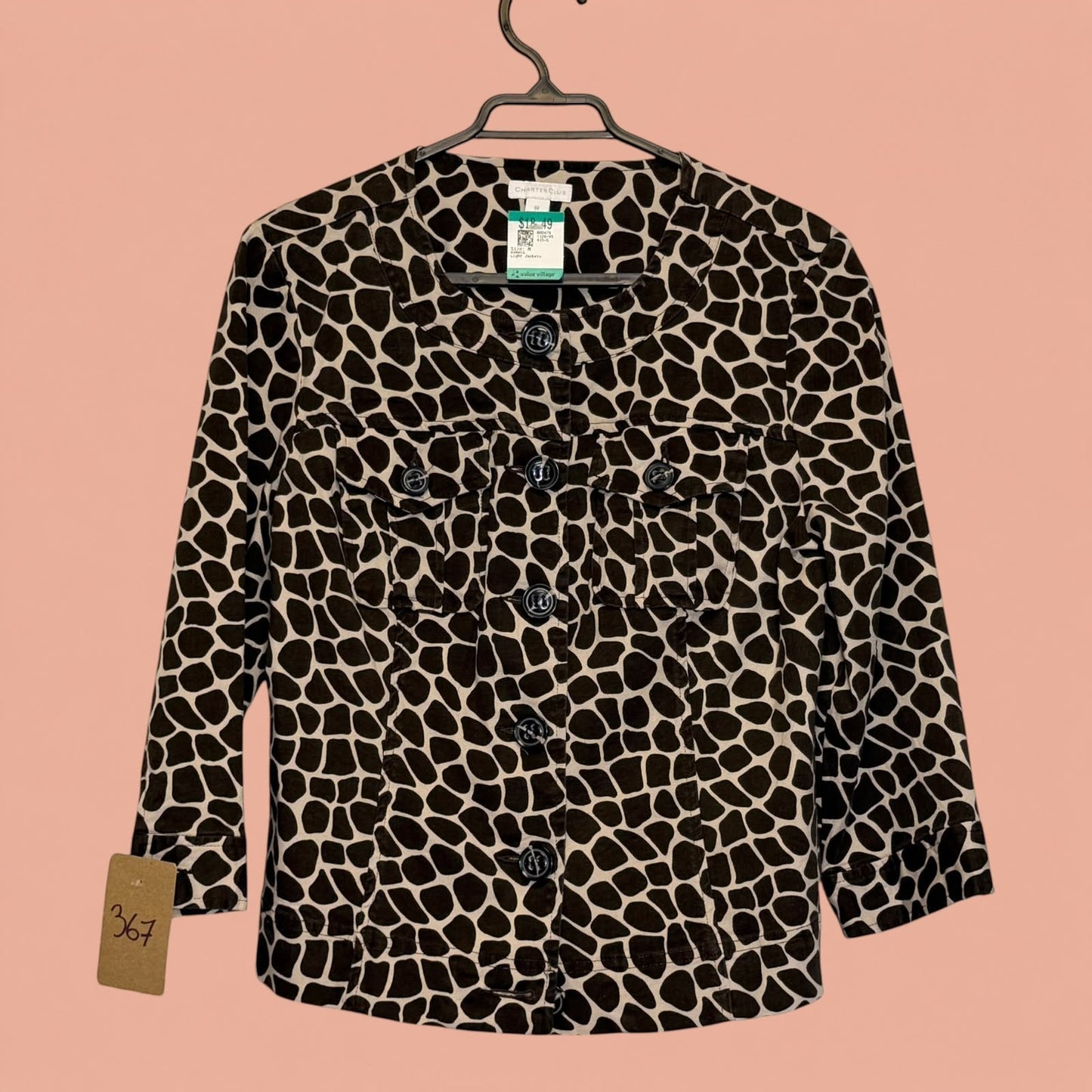 Blazer de segunda mano Tuclosetrenovado.cl con estampado de jirafa en tonos marrón y crema, cuello redondo y botones