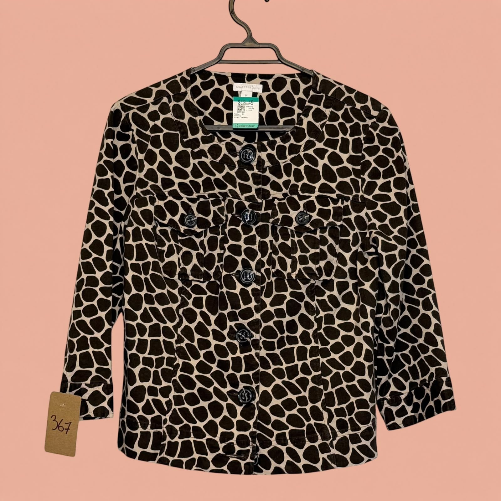 Blazer de segunda mano Tuclosetrenovado.cl con estampado de jirafa en tonos marrón y crema, cuello redondo y botones