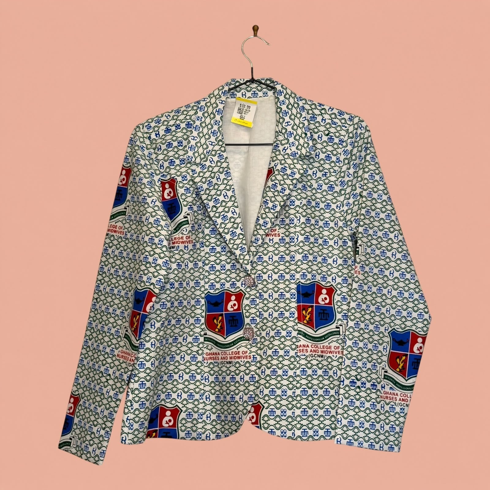 Blazer de segunda mano Tuclosetrenovado.cl con estampado de logotipos del Ghana College of Nurses and Midwives
