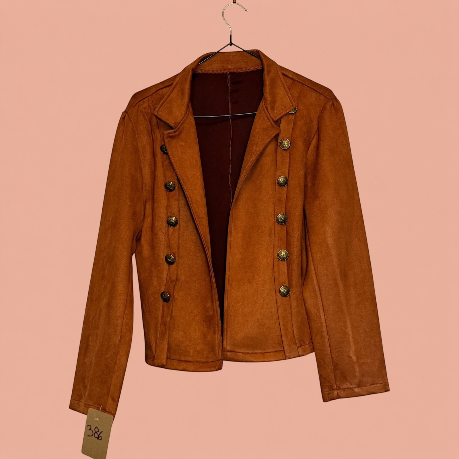 Blazer Tuclosetrenovado.cl de gamuza color café con botones dorados estilo militar de segunda mano