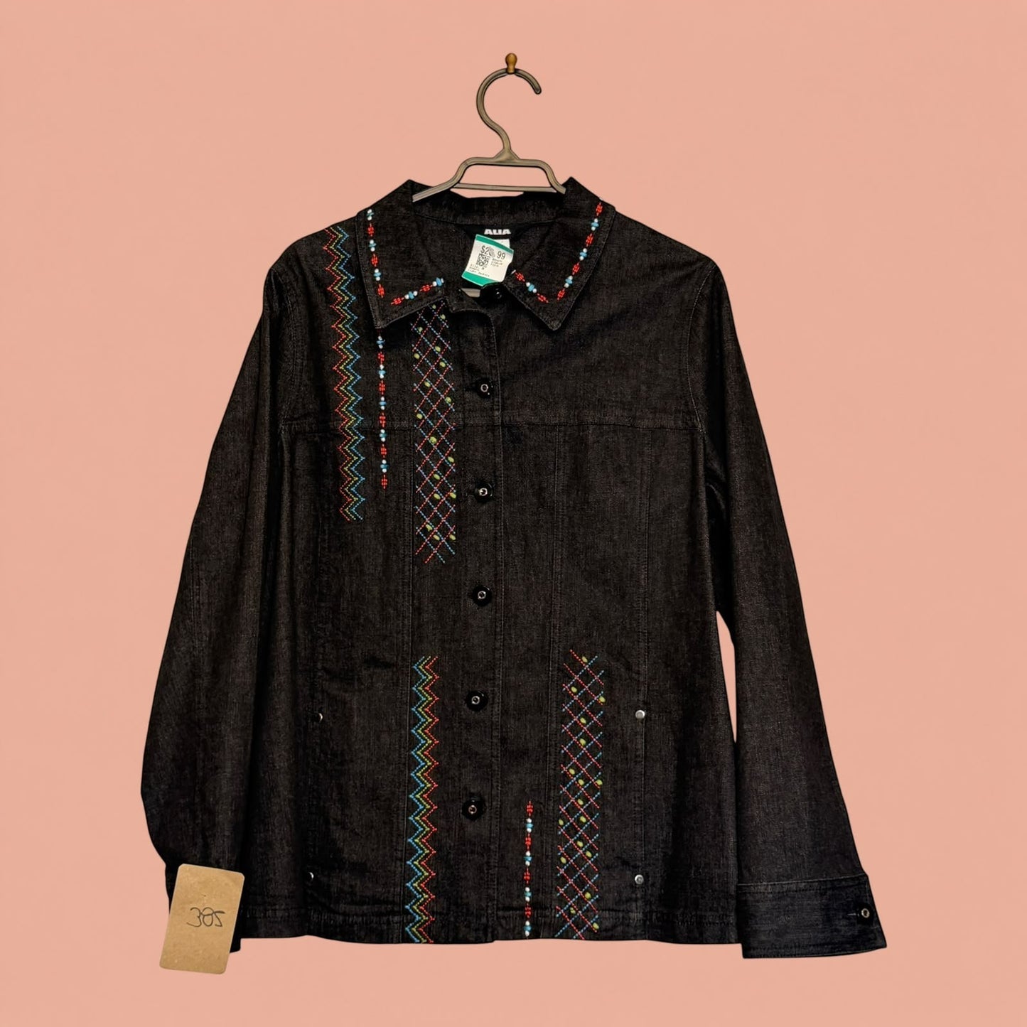 Blazer Tuclosetrenovado.cl de mezclilla negra con bordados coloridos en zigzag y líneas verticales
