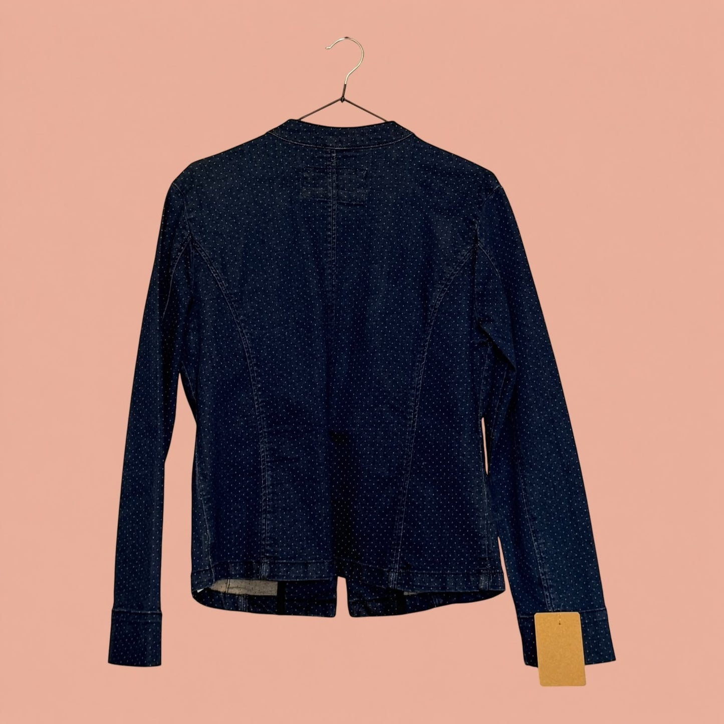 Blazer Tuclosetrenovado.cl de mezclilla azul oscuro con estampado de puntos blancos, vista trasera
