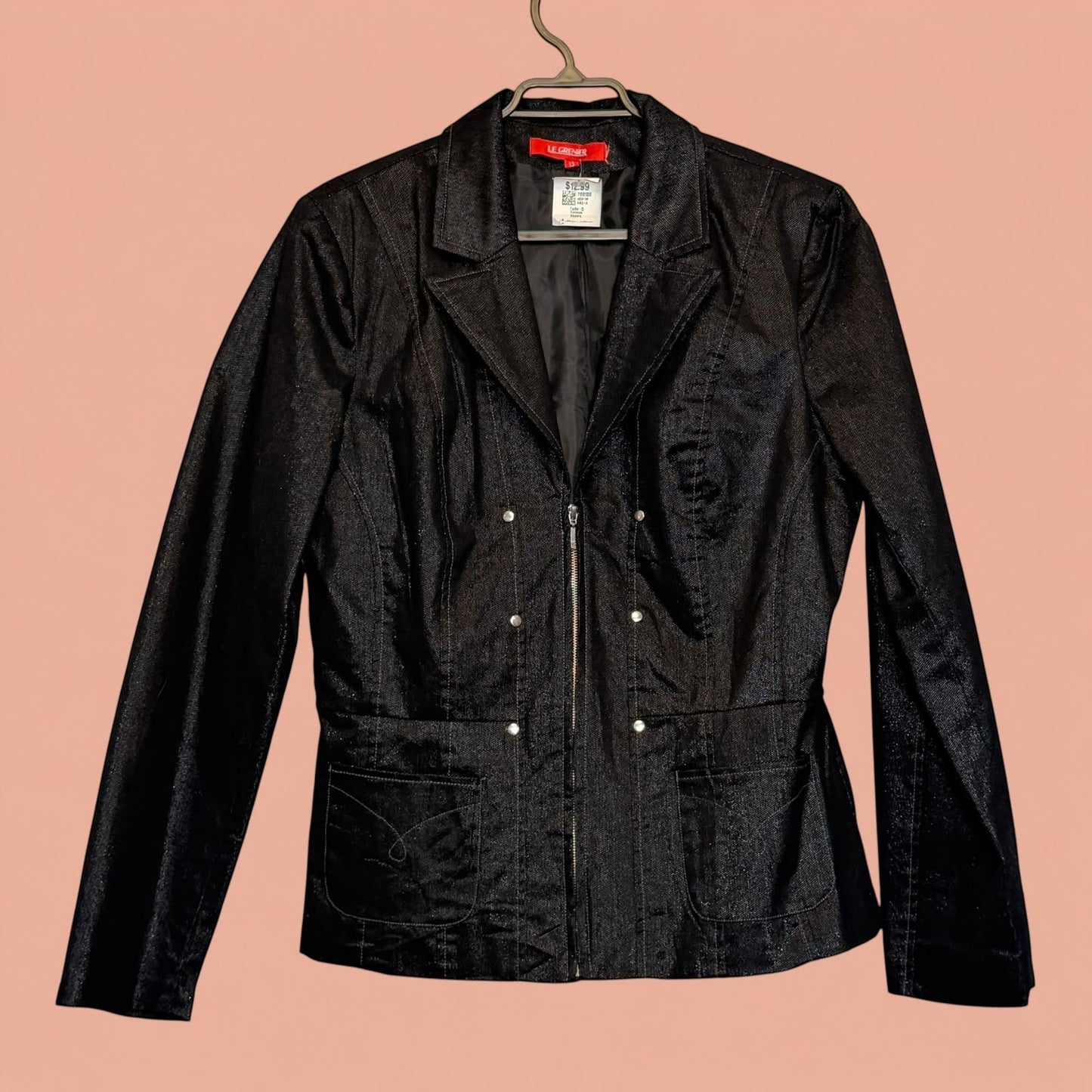 Blazer negro de segunda mano Tuclosetrenovado.cl con cierre frontal y bolsillos delanteros
