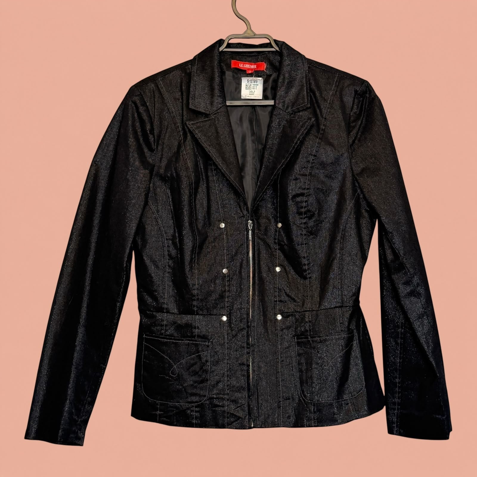 Blazer negro de segunda mano Tuclosetrenovado.cl con cierre frontal y bolsillos delanteros