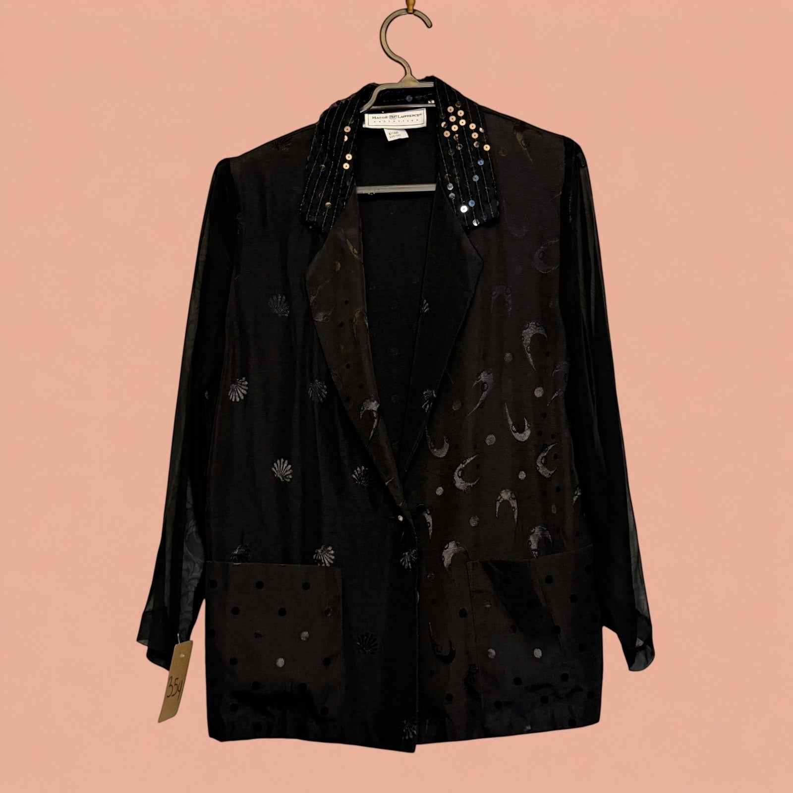 Blazer negro de segunda mano de Tuclosetrenovado.cl con solapas de lentejuelas y estampado de motivos marinos