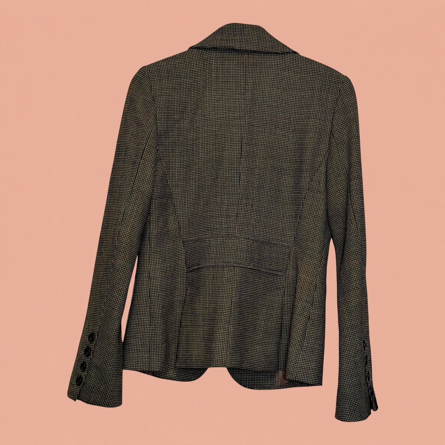 Blazer de segunda mano Tuclosetrenovado.cl con estampado de puntos pequeños y botones en las mangas