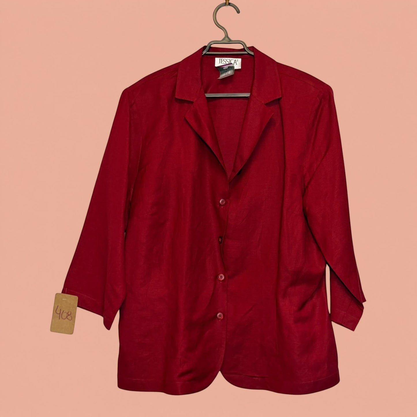 Blazer rojo de segunda mano de Tuclosetrenovado.cl con botones frontales y mangas tres cuartos