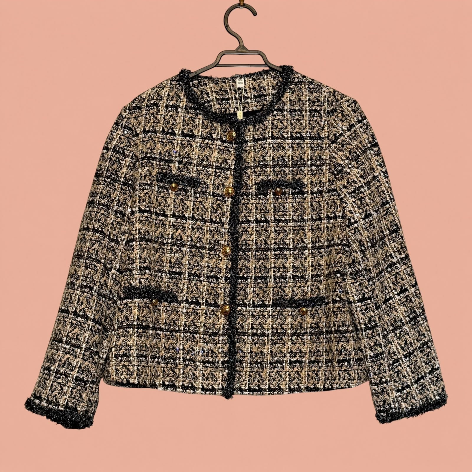 Blazer Tuclosetrenovado.cl de tweed en tonos negro y beige con botones dorados y cuello redondo