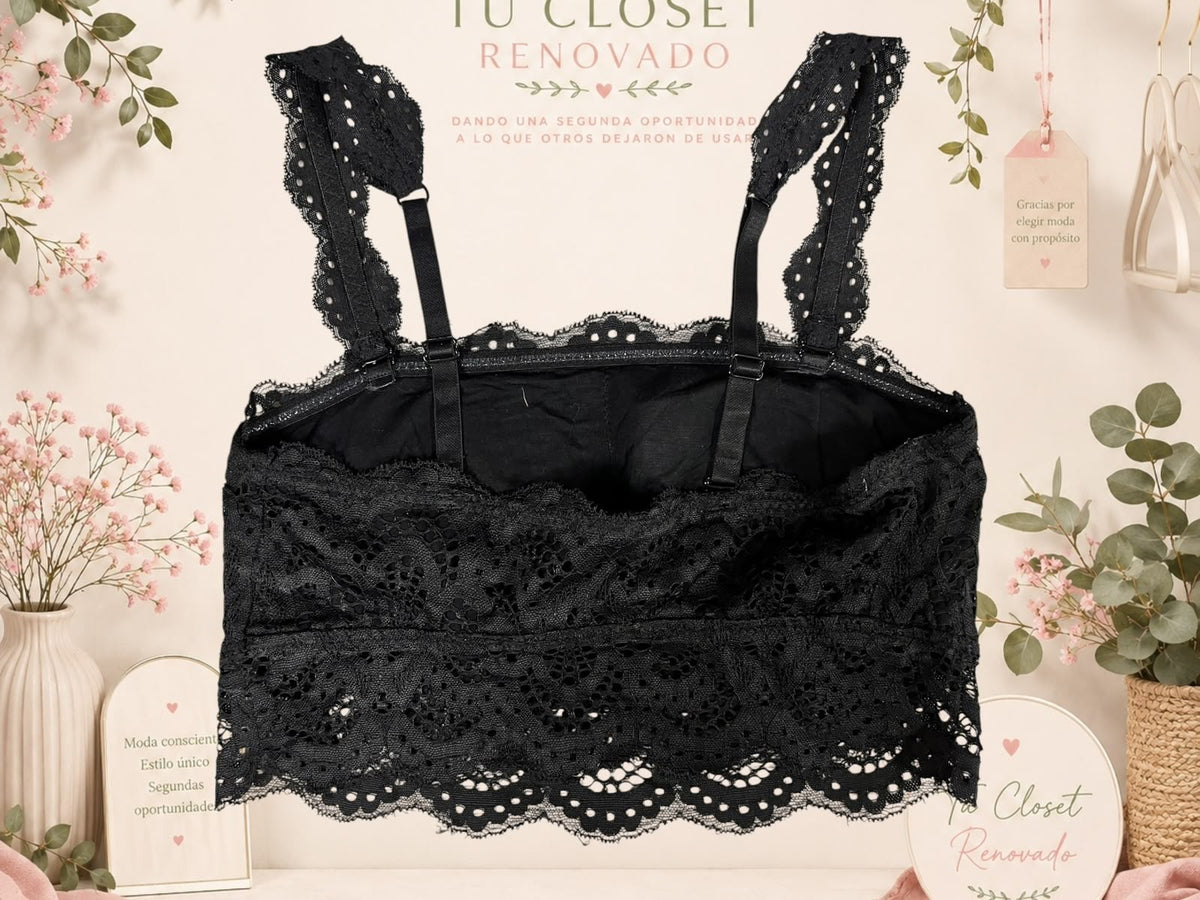 Top bralette negro de encaje con tirantes ajustables de Tuclosetrenovado.cl, diseño elegante y femenino