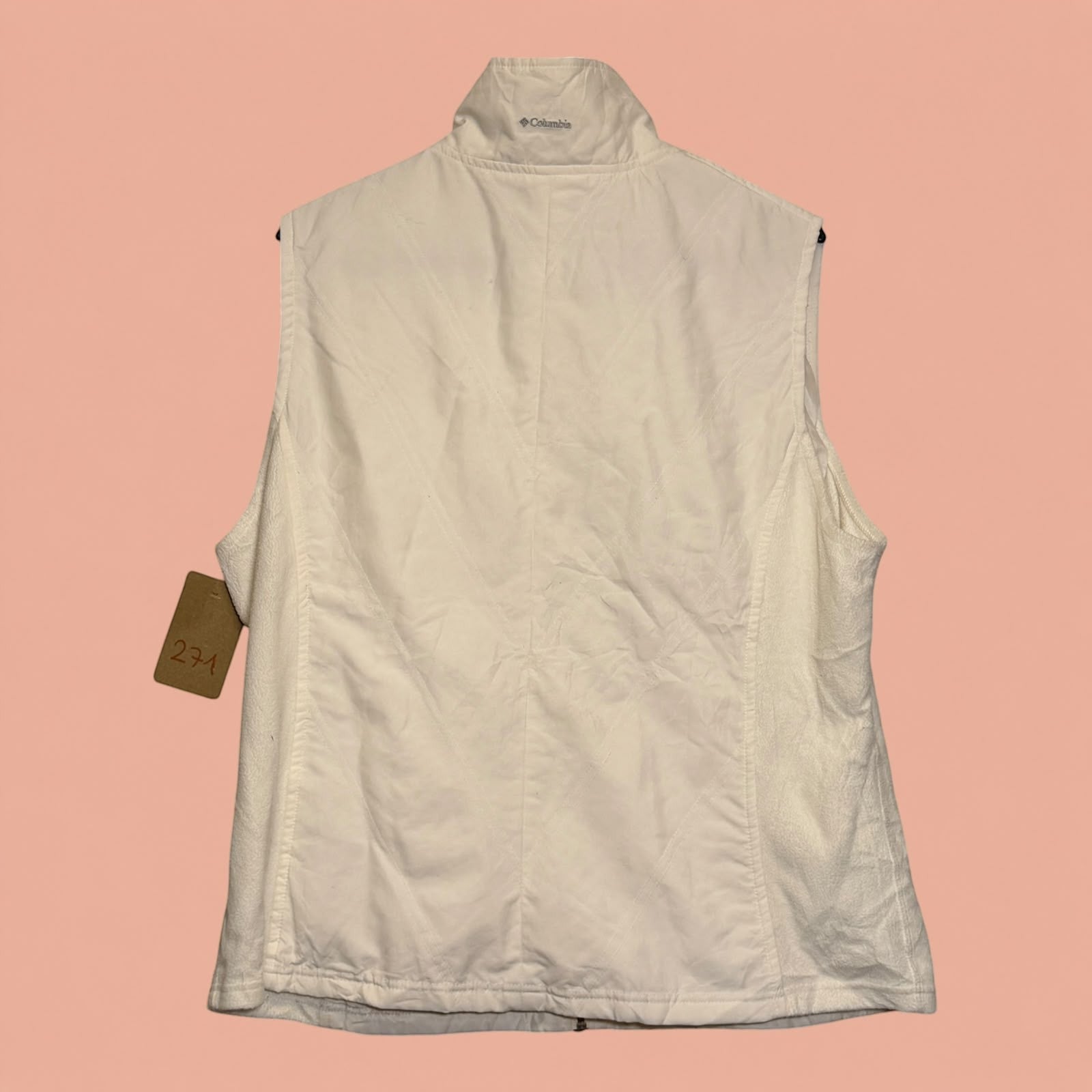 Chaleco Columbia de color blanco para mujer de Tuclosetrenovado.cl, vista trasera con etiqueta de segunda mano