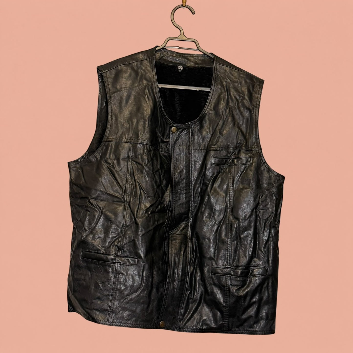 Chaleco de hombre Tuclosetrenovado.cl de eco cuero negro con cierre frontal y bolsillos, estilo segunda mano