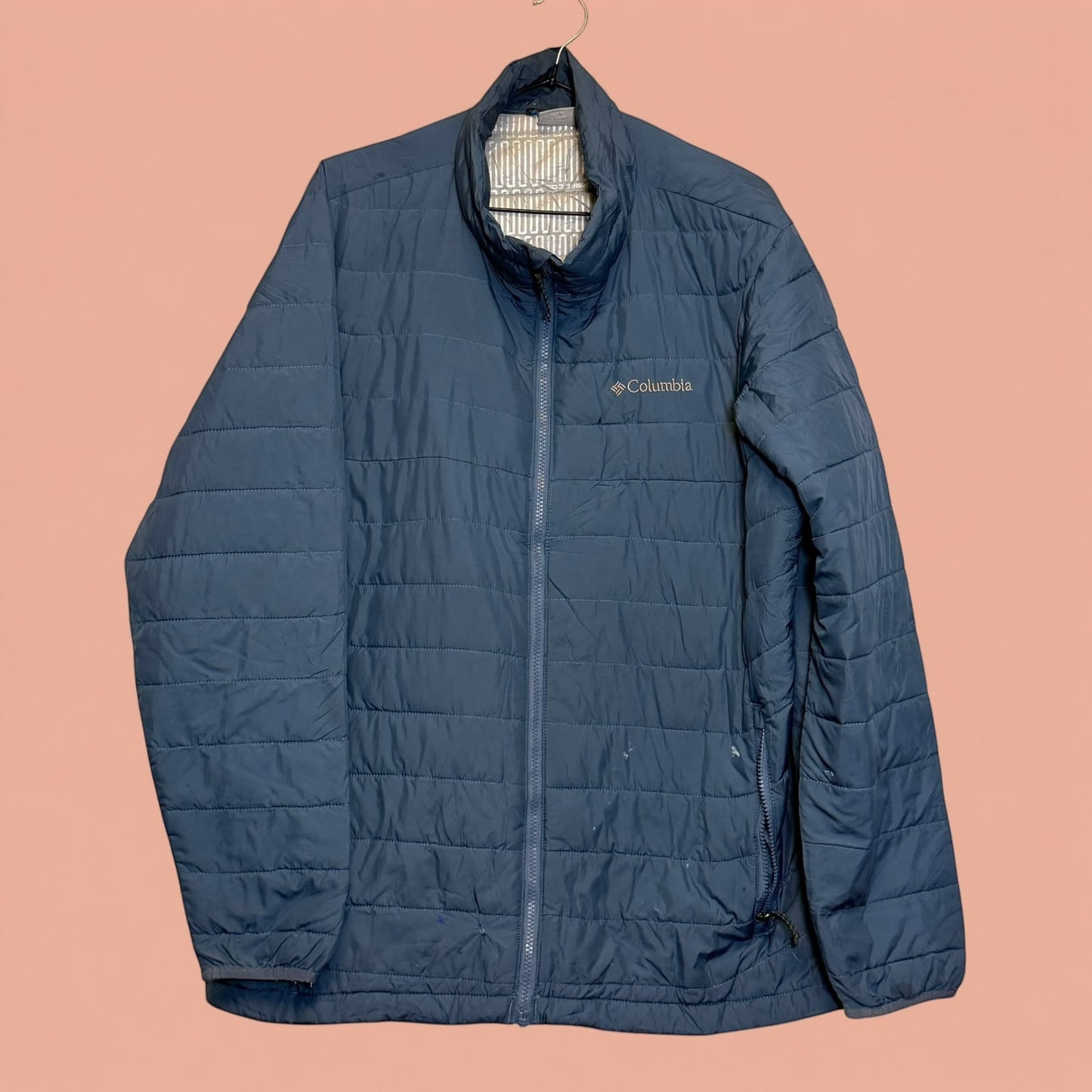 Chaqueta acolchada azul Columbia de Tuclosetrenovado.cl con cierre frontal y forro interior estampado