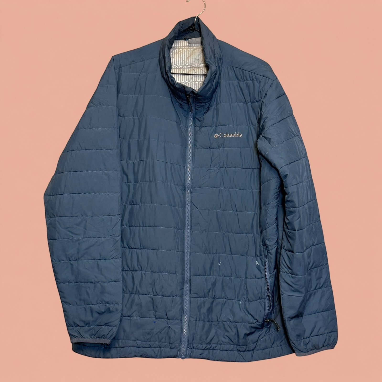 Chaqueta acolchada azul Columbia de Tuclosetrenovado.cl con cierre frontal y forro interior estampado