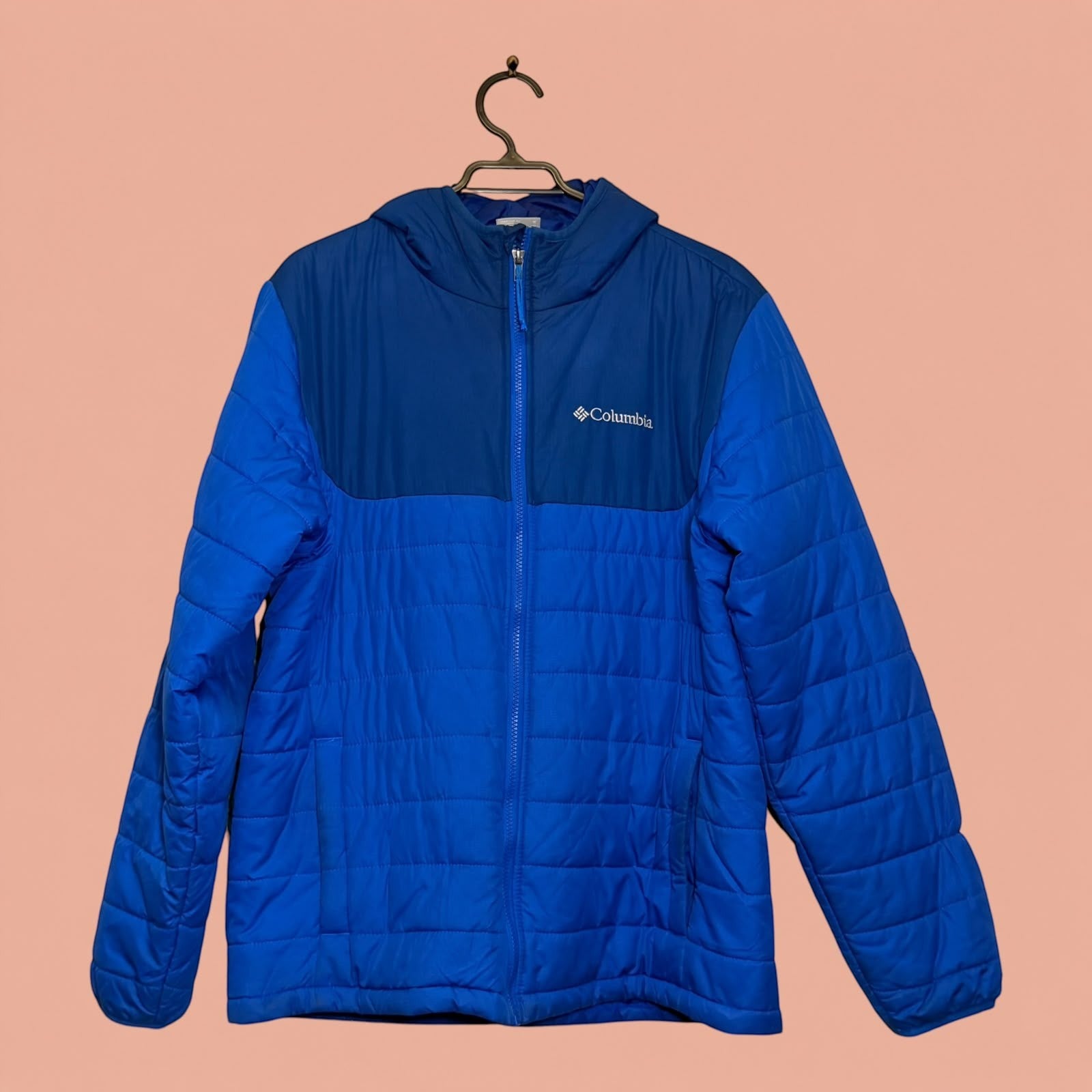 Chaqueta acolchada azul con capucha de Tuclosetrenovado.cl para hombre, estilo deportivo con cierre frontal