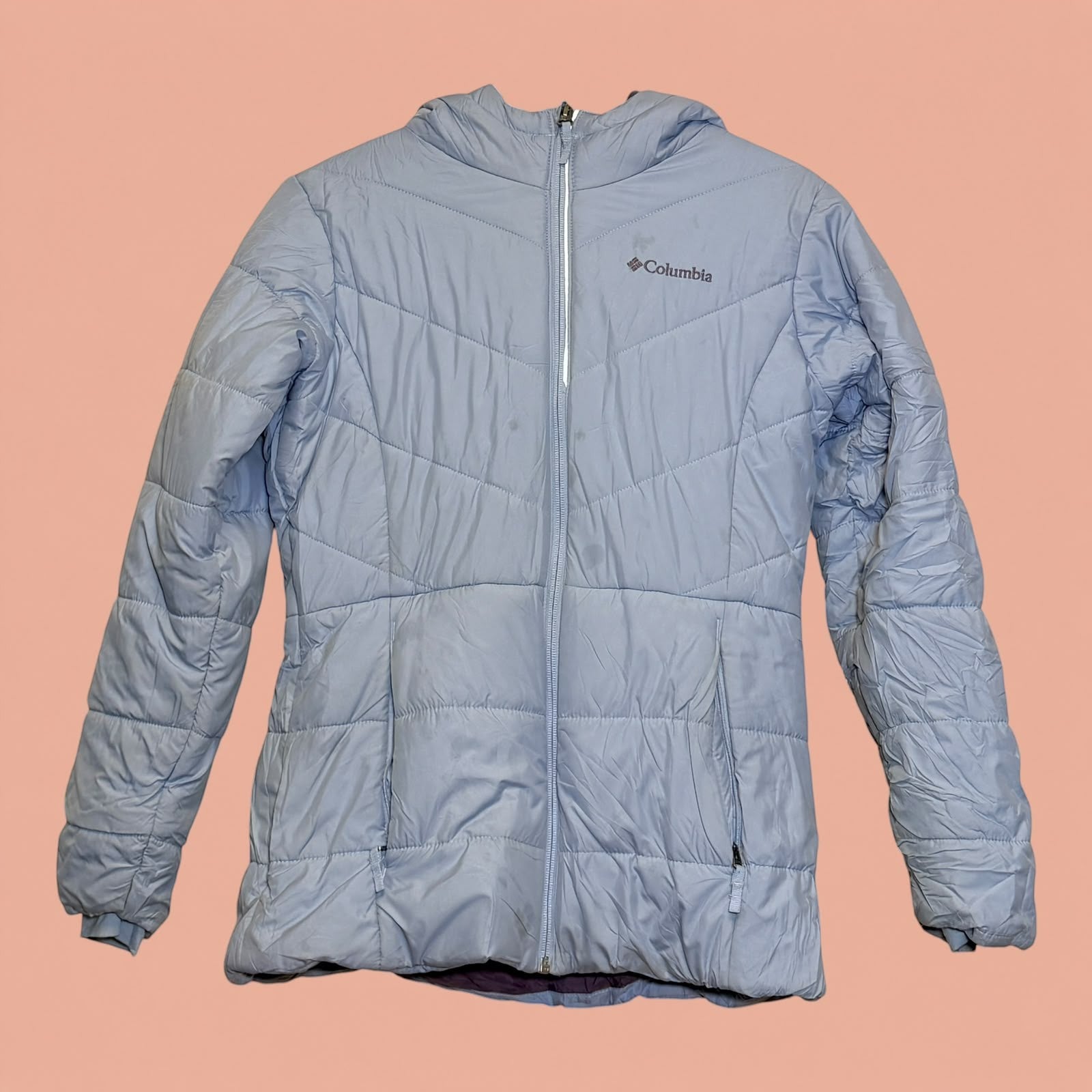 Chaqueta acolchada Columbia de Tuclosetrenovado.cl en color azul claro con capucha y cierre frontal