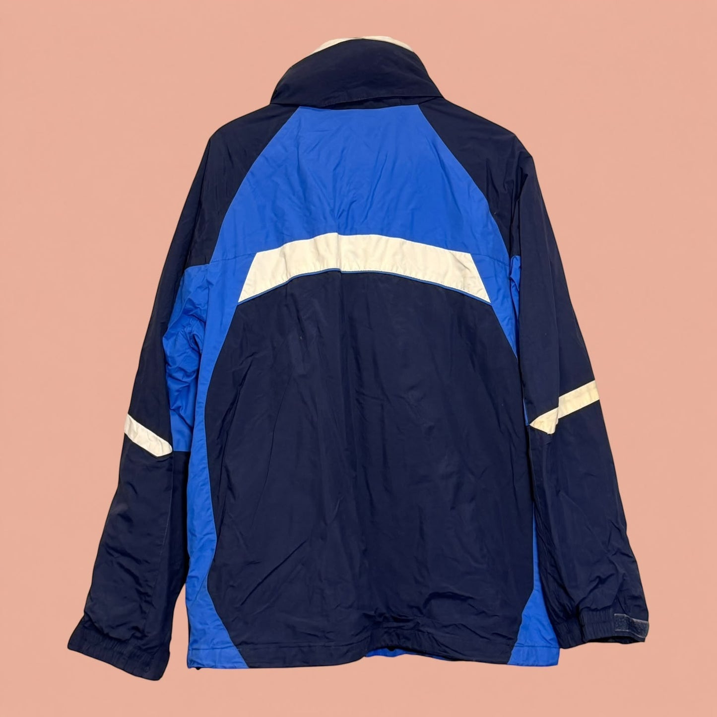 Chaqueta cortavientos Tuclosetrenovado.cl para hombre en azul marino y azul brillante con detalles en blanco