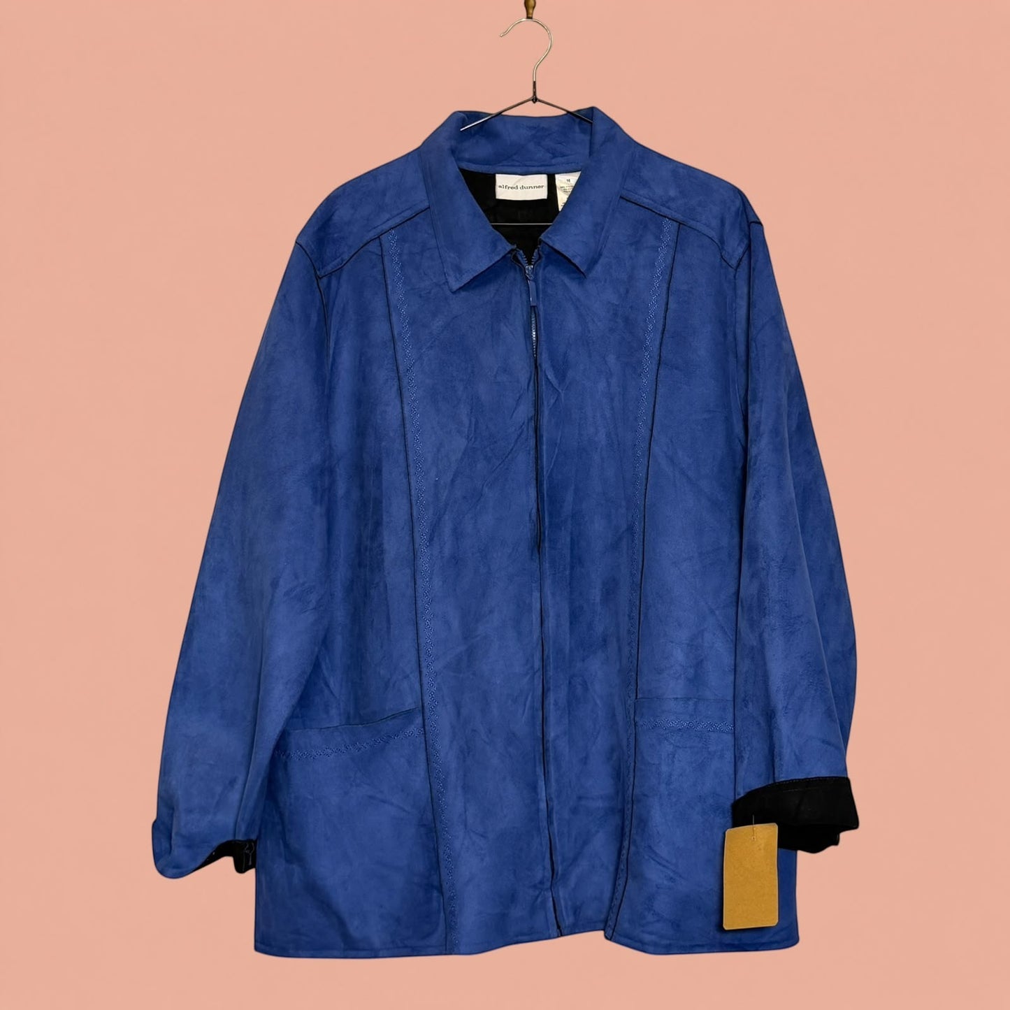 Chaqueta gamulan azul de Tuclosetrenovado.cl con cierre frontal y detalles de costura en gamuza sintética
