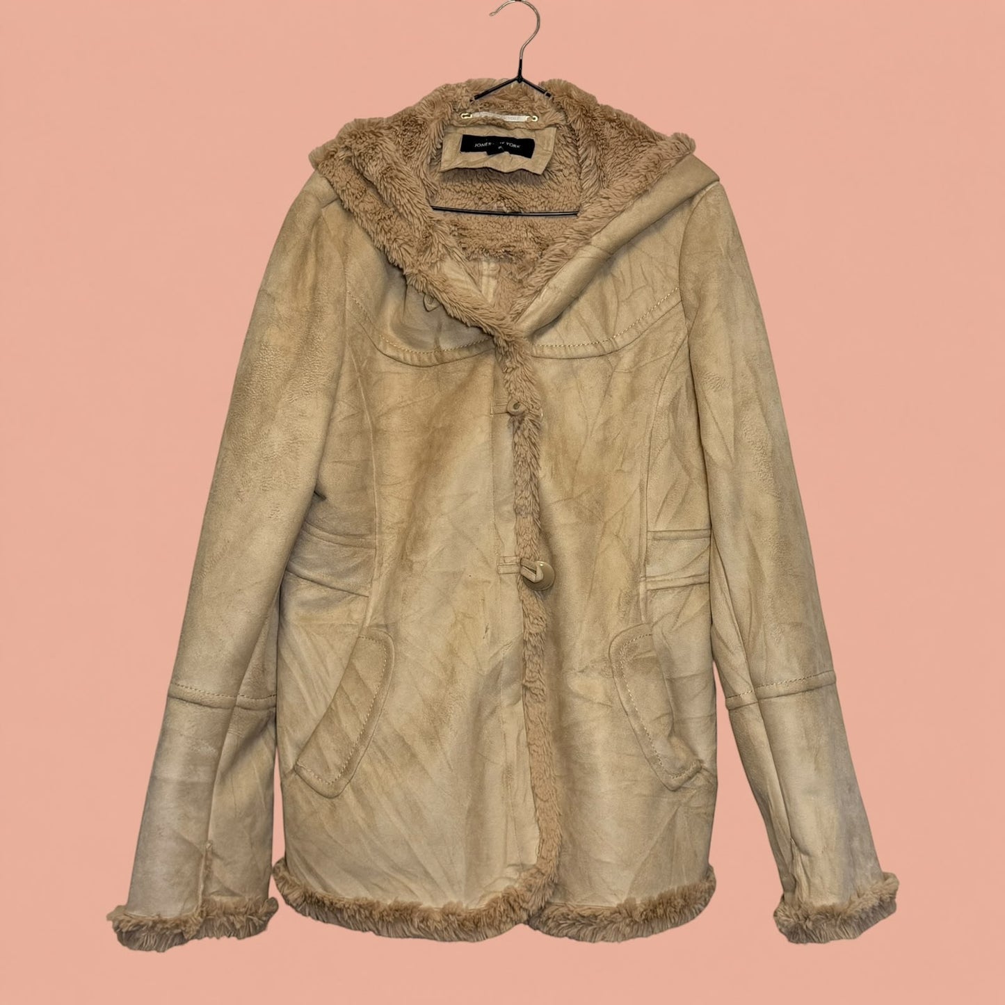 Chaqueta gamulan beige de segunda mano con capucha y forro de piel sintética de Tuclosetrenovado.cl