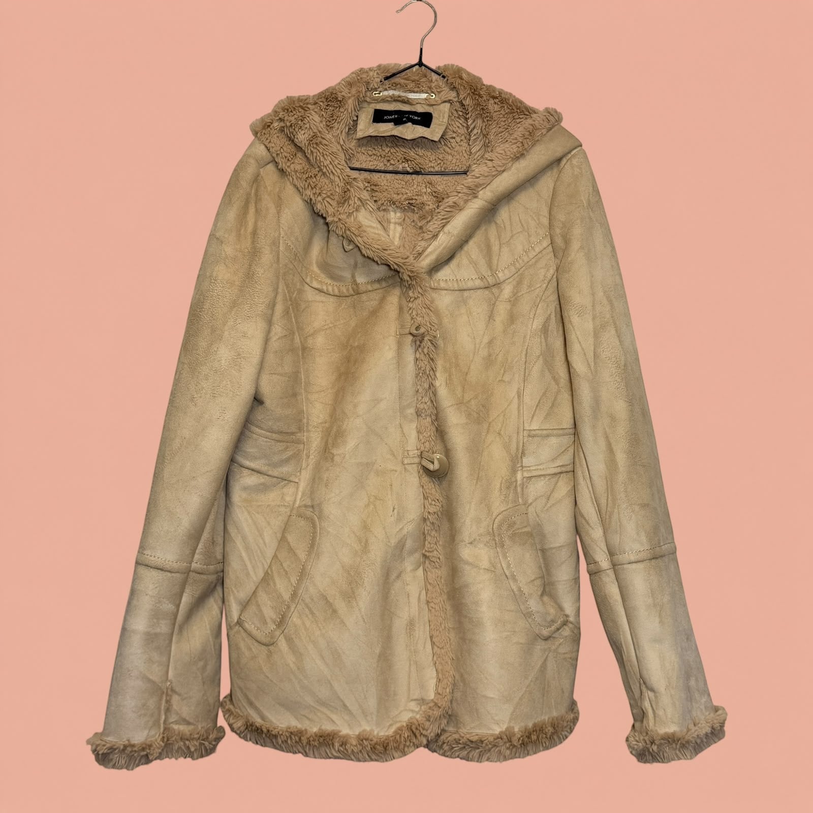 Chaqueta gamulan beige de segunda mano con capucha y forro de piel sintética de Tuclosetrenovado.cl