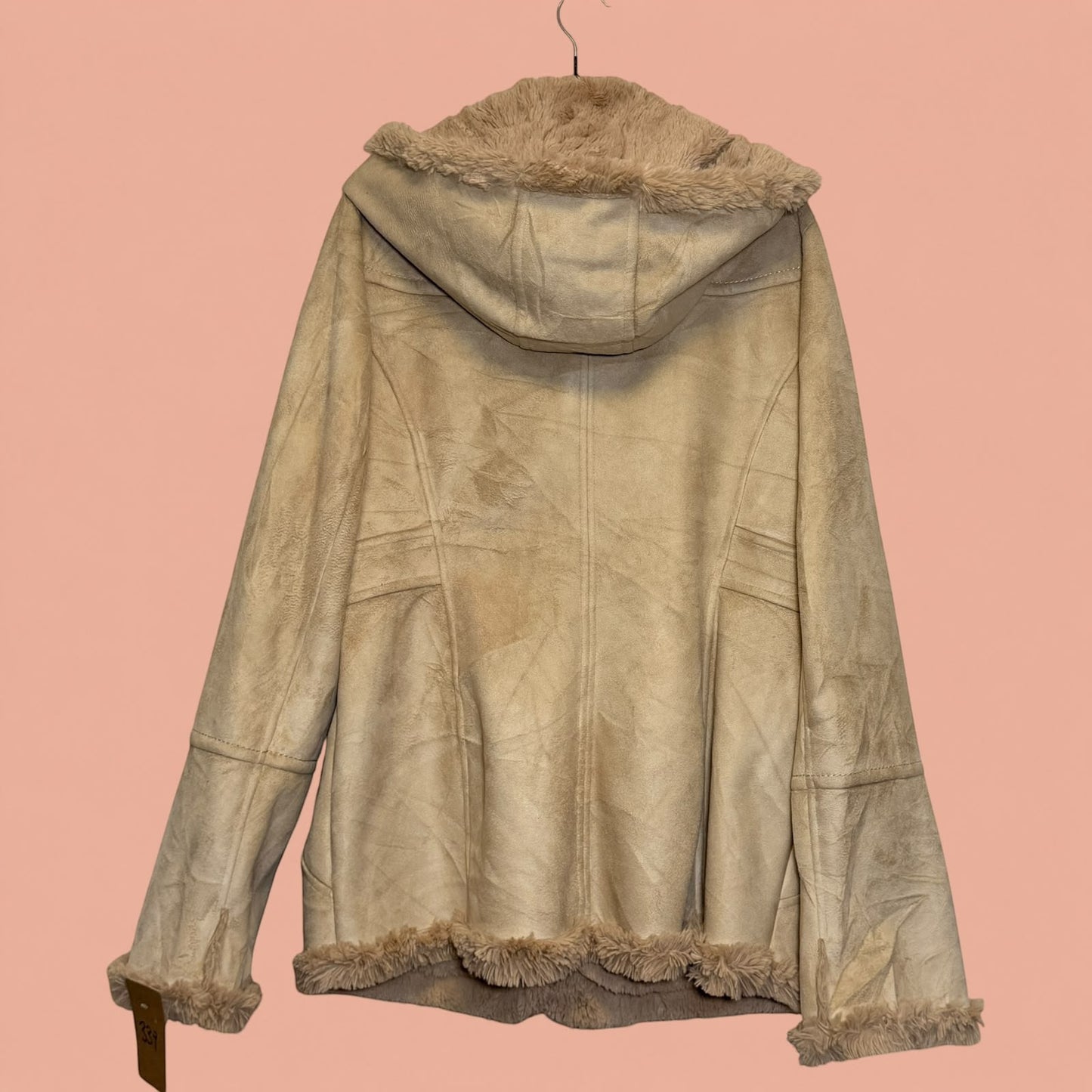 Chaqueta gamulan beige de segunda mano de Tuclosetrenovado.cl con capucha y forro de piel sintética