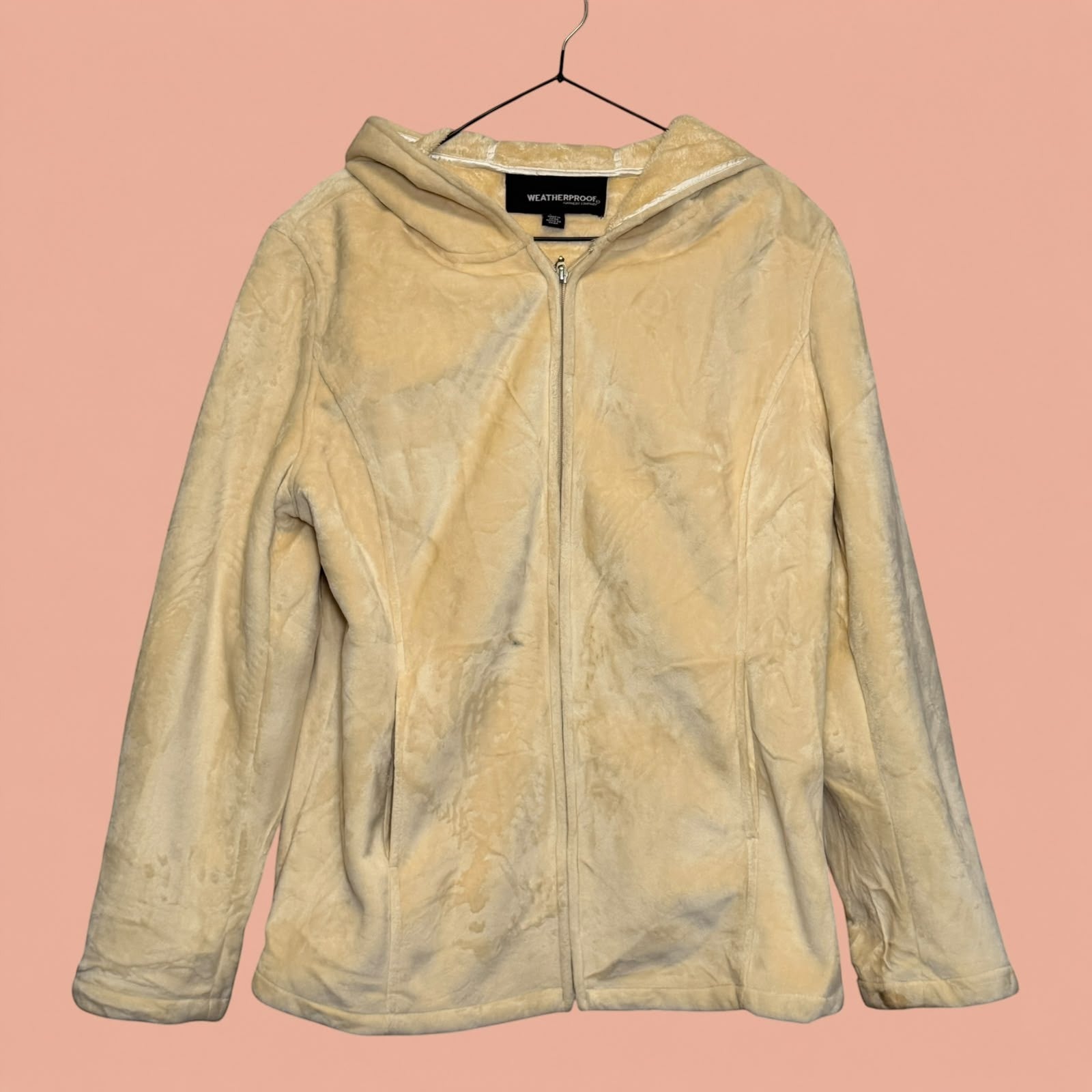 Chaqueta gamulan beige de segunda mano de Tuclosetrenovado.cl con cierre frontal, capucha y textura suave