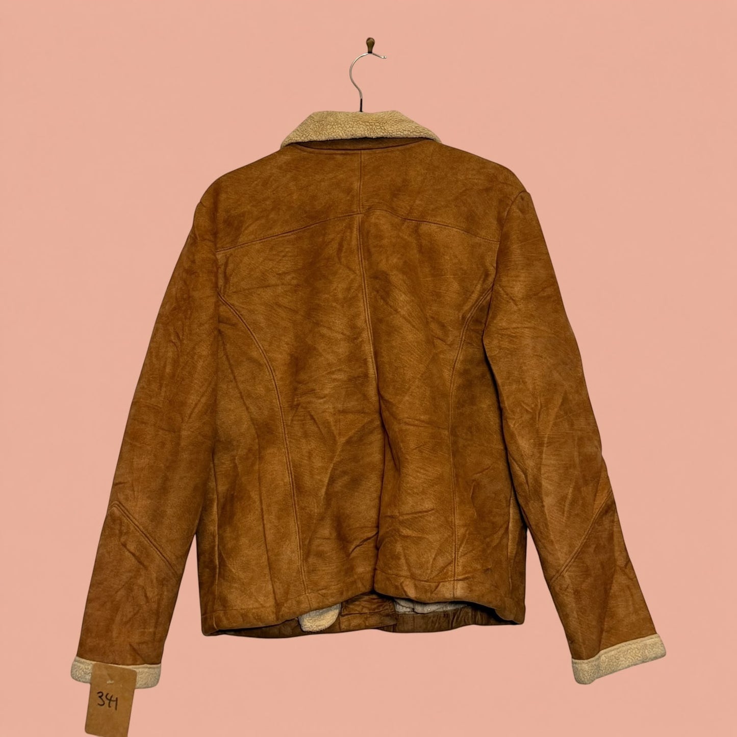 Chaqueta gamulan de segunda mano Tuclosetrenovado.cl color café con forro de chiporro vista trasera