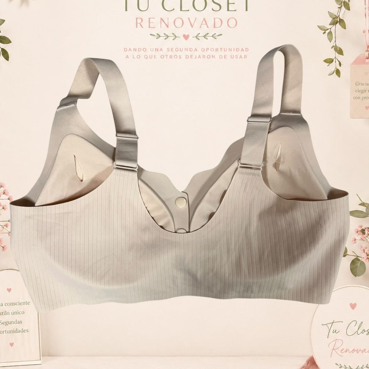 Sujetador deportivo beige de Tuclosetrenovado.cl con textura acanalada, tirantes ajustables y cierre frontal