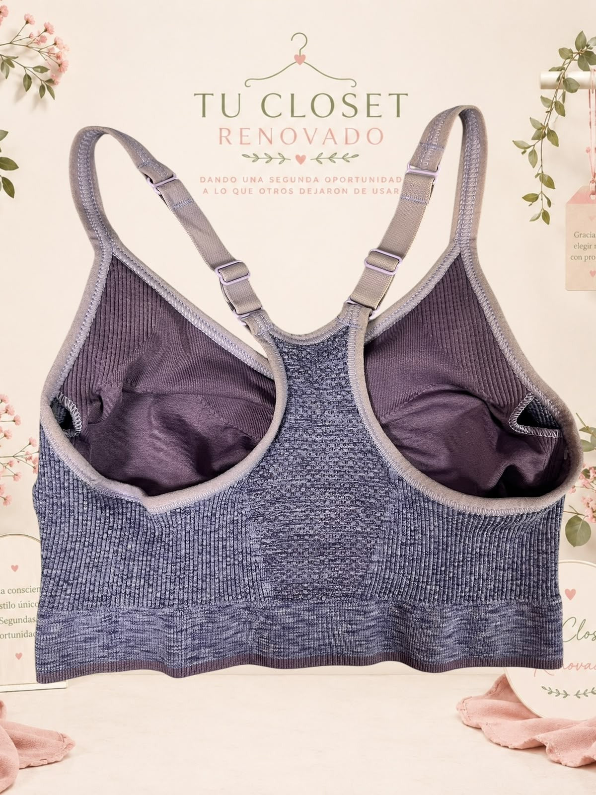 Sujetador deportivo Tuclosetrenovado.cl de color gris jaspeado con diseño de espalda nadadora y tirantes ajustables