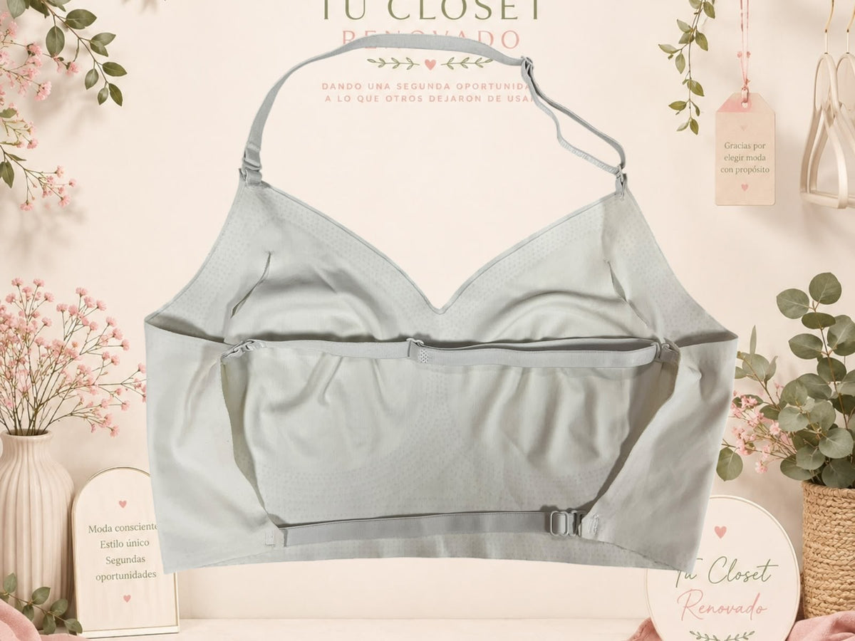 Sujetador deportivo gris claro de Tuclosetrenovado.cl con tirantes ajustables y diseño sin costuras