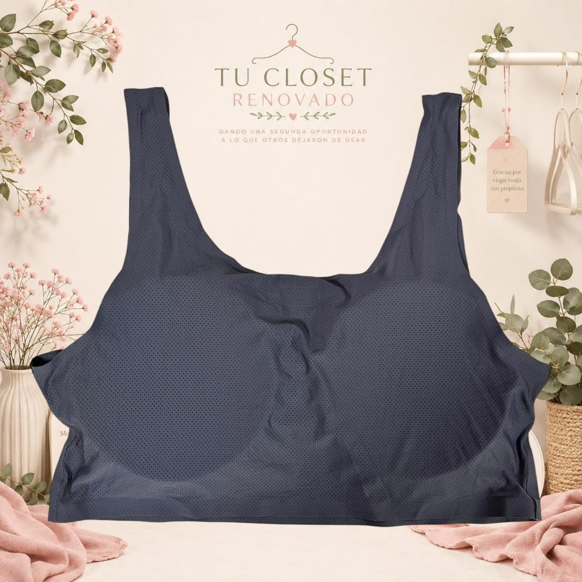Sujetador deportivo Tuclosetrenovado.cl de color gris oscuro con tejido transpirable y diseño sin costuras