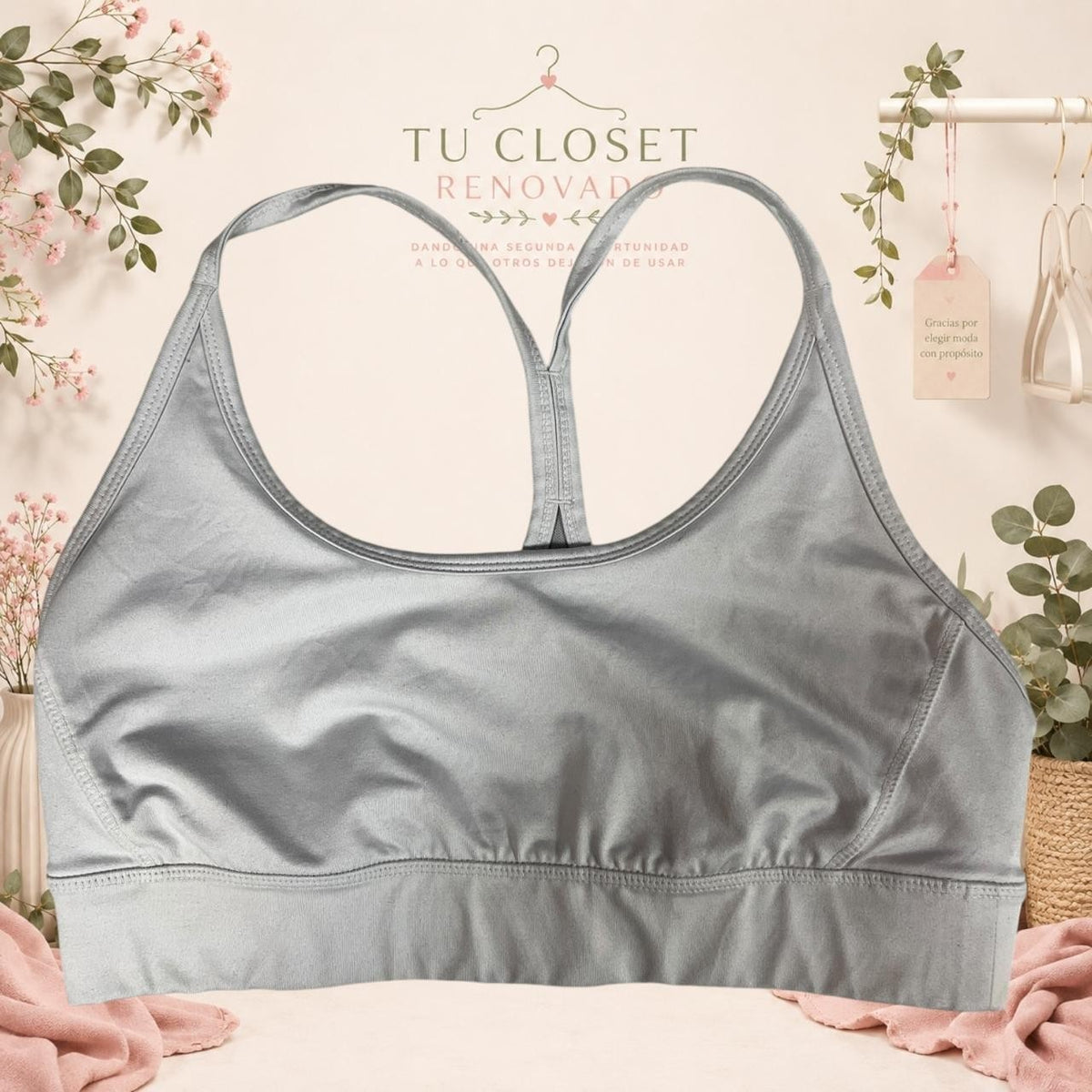 Sujetador deportivo gris de Tuclosetrenovado.cl con espalda nadadora y tejido elástico de alto rendimiento