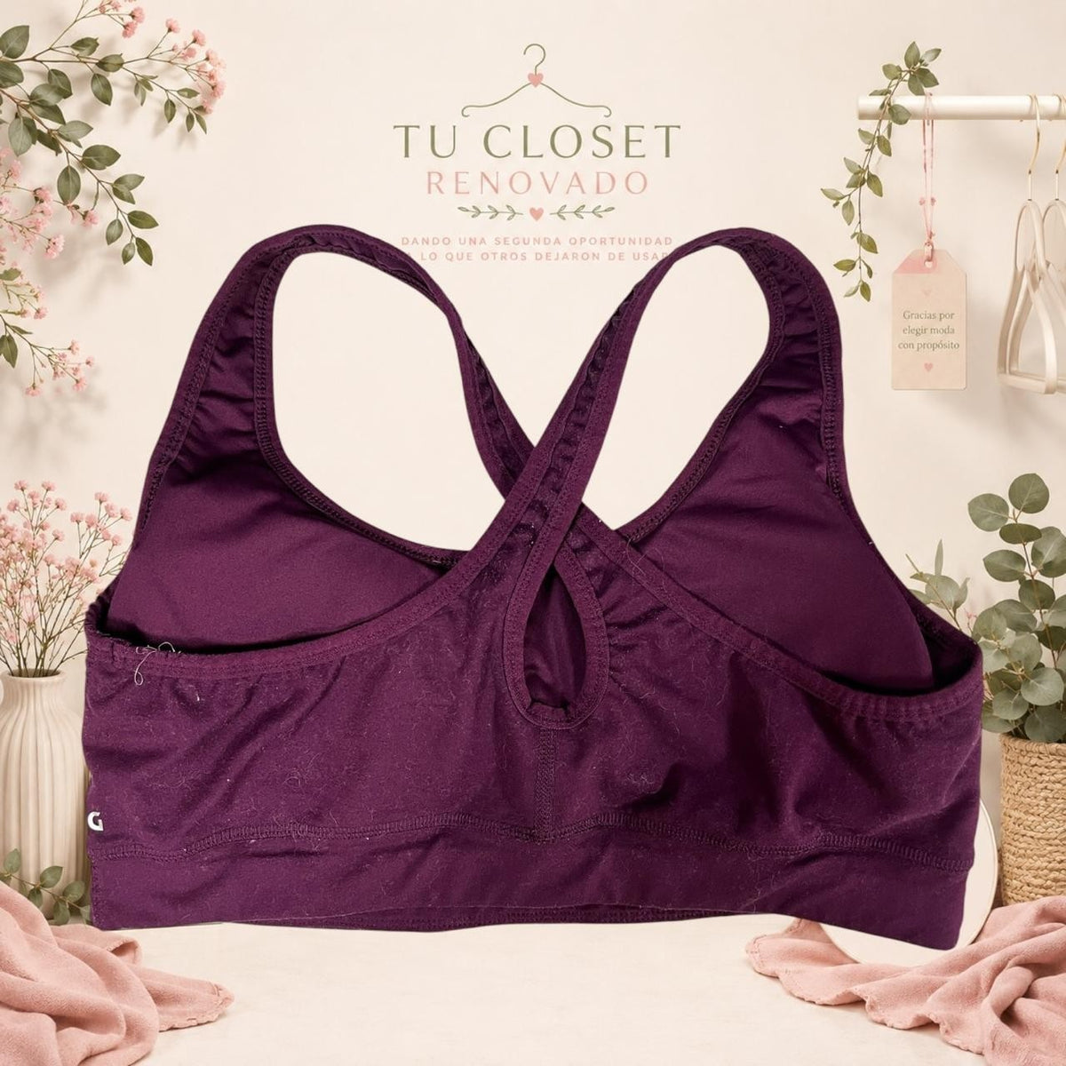 Sujetador deportivo morado de Tuclosetrenovado.cl con espalda cruzada y diseño ergonómico para entrenamiento