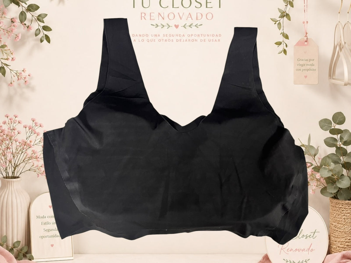 Sujetador deportivo negro sin costuras de Tuclosetrenovado.cl con escote pronunciado y diseño minimalista.