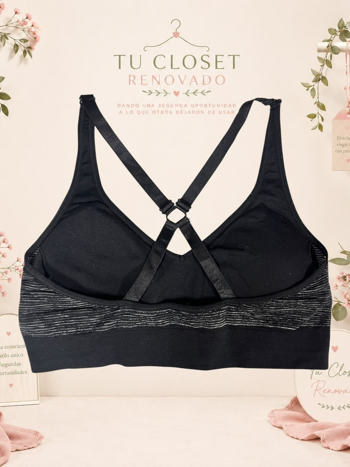 Sujetador deportivo negro con espalda cruzada de Tuclosetrenovado.cl, diseño elástico y transpirable para ejercicio.