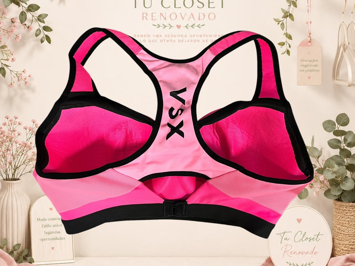 Sujetador deportivo rosa y negro con espalda de nadador de Tuclosetrenovado.cl, diseño técnico de alto impacto.