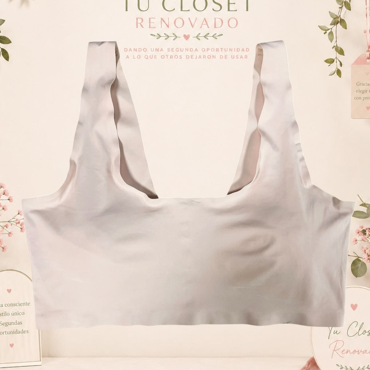 Top deportivo Tuclosetrenovado.cl de color beige claro con diseño sin costuras y escote cuadrado