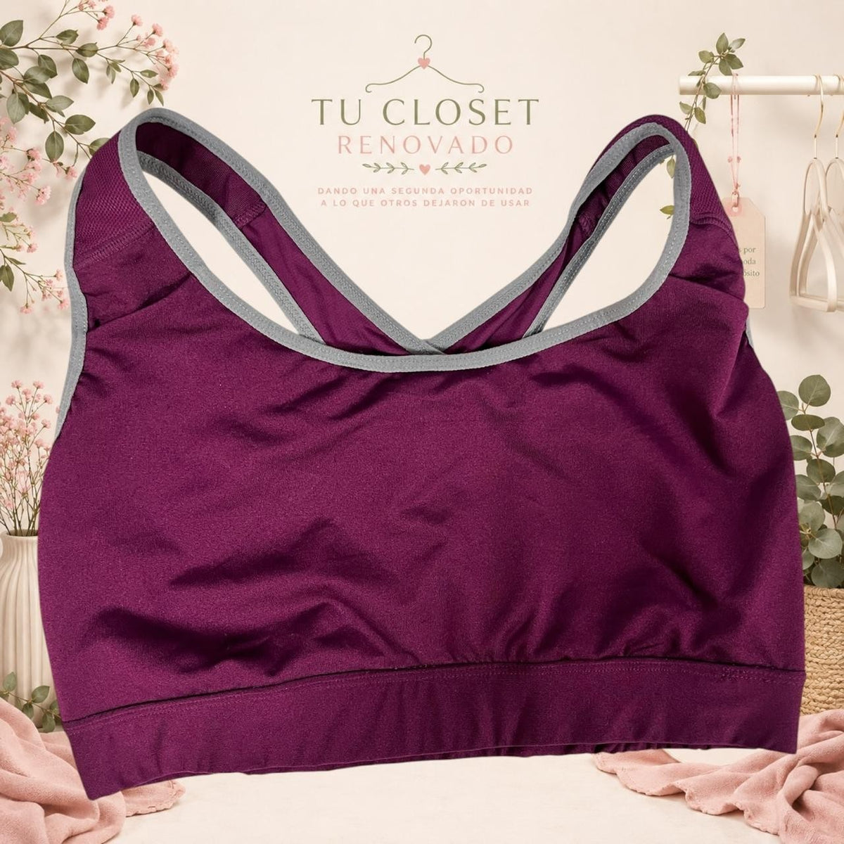 Top deportivo Tuclosetrenovado.cl color burdeos con tirantes cruzados en gris para mujer
