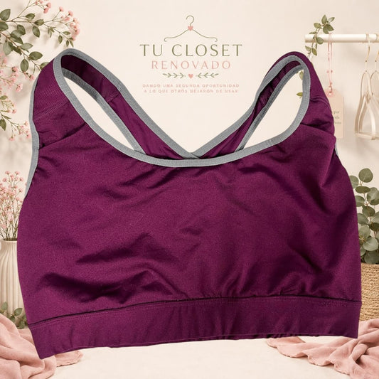 Top deportivo Tuclosetrenovado.cl color burdeos con tirantes cruzados en gris para mujer