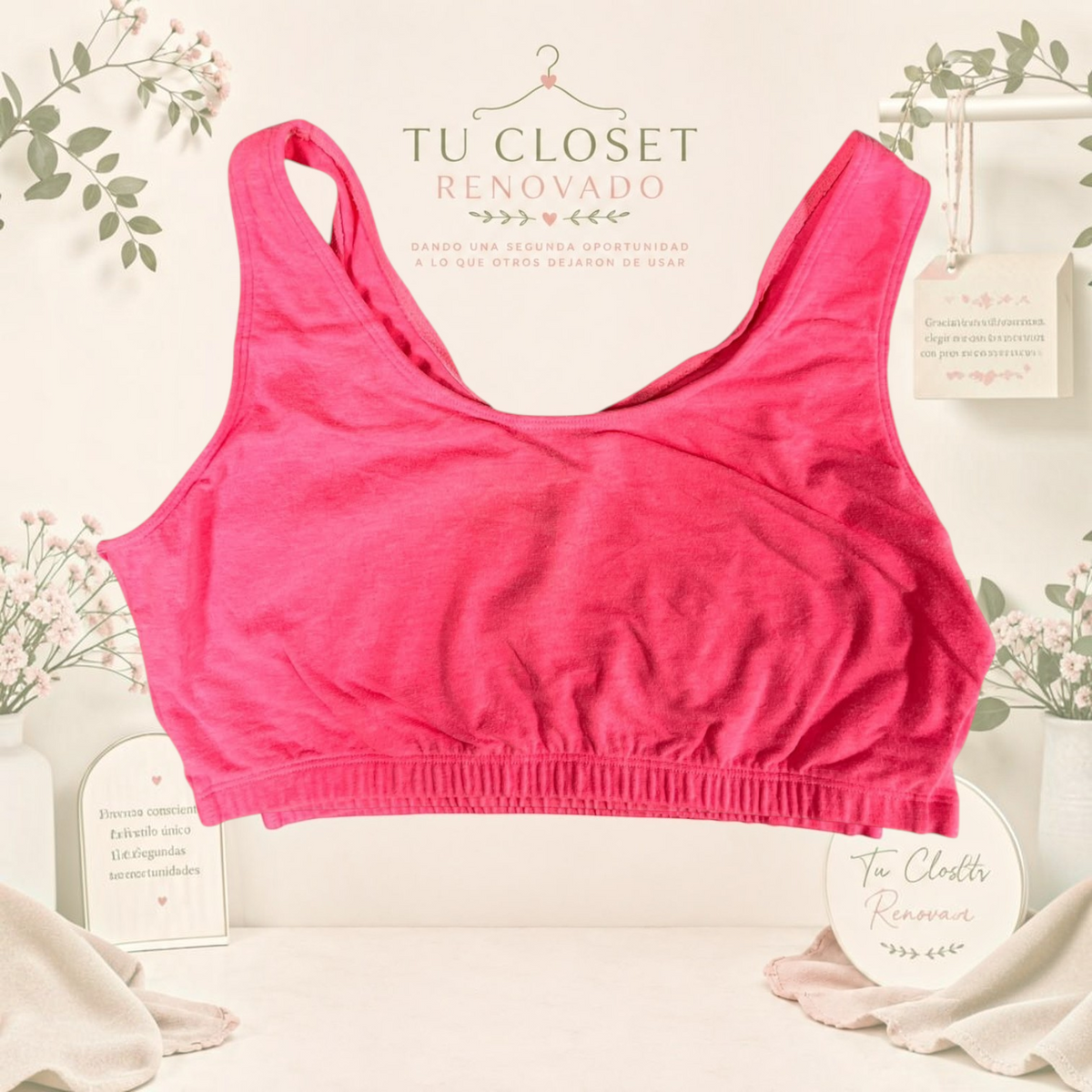 Top deportivo fucsia de Tuclosetrenovado.cl con escote redondo y banda elástica inferior para mayor soporte