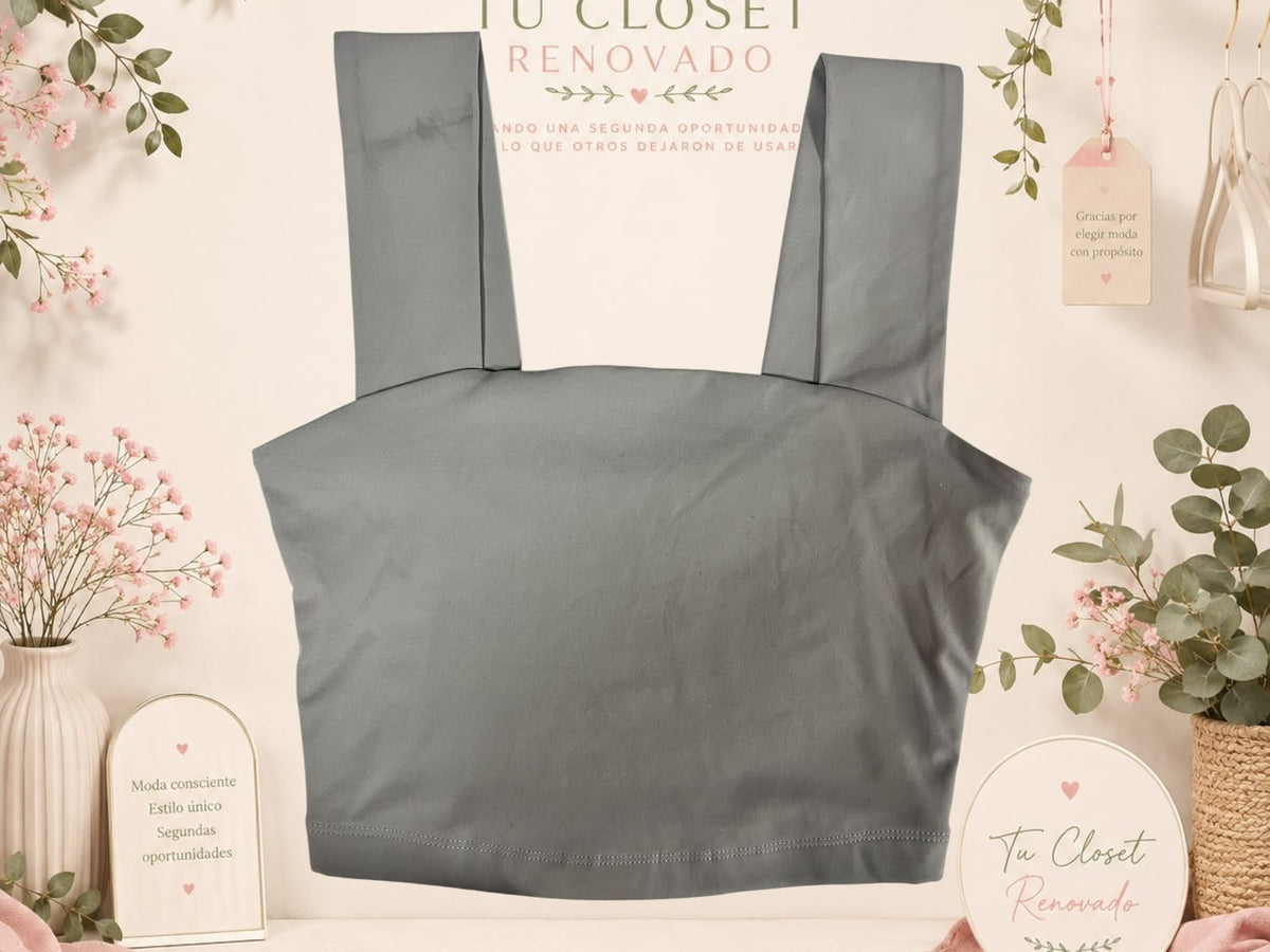 Top deportivo gris de tirantes anchos de Tuclosetrenovado.cl, ideal para entrenamiento o uso casual.