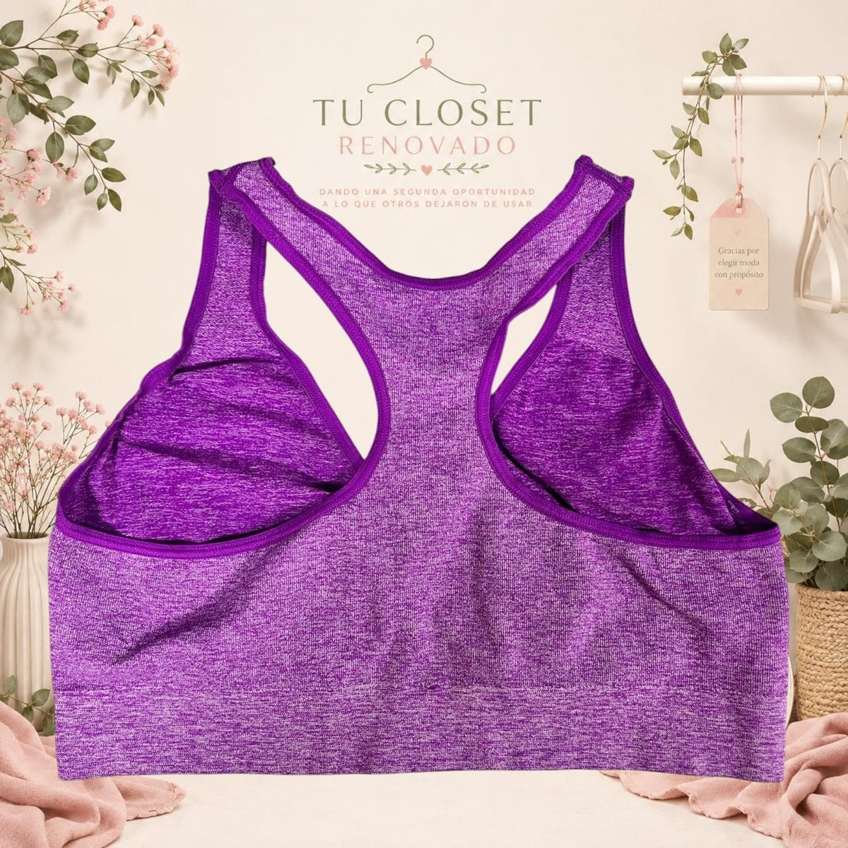 Top deportivo morado con espalda nadadora de Tuclosetrenovado.cl, ideal para entrenamiento y yoga.