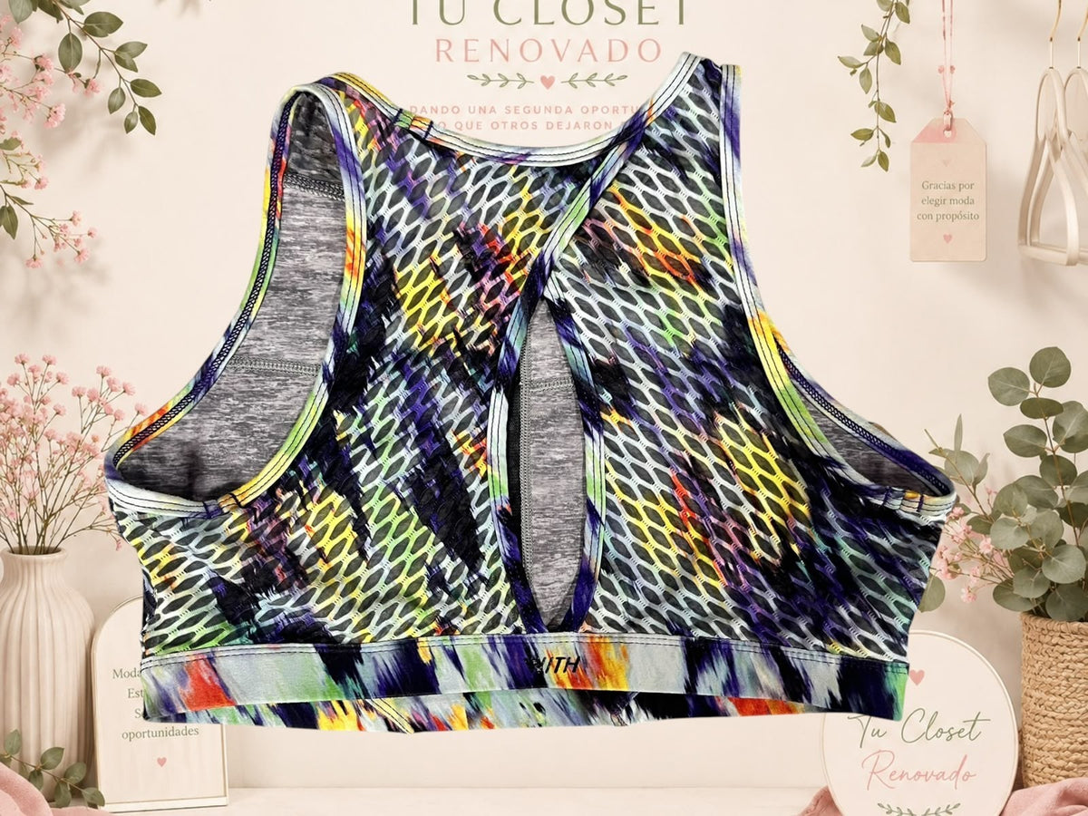 Top deportivo Tuclosetrenovado.cl con estampado multicolor, tejido de malla y espalda abierta para entrenamiento