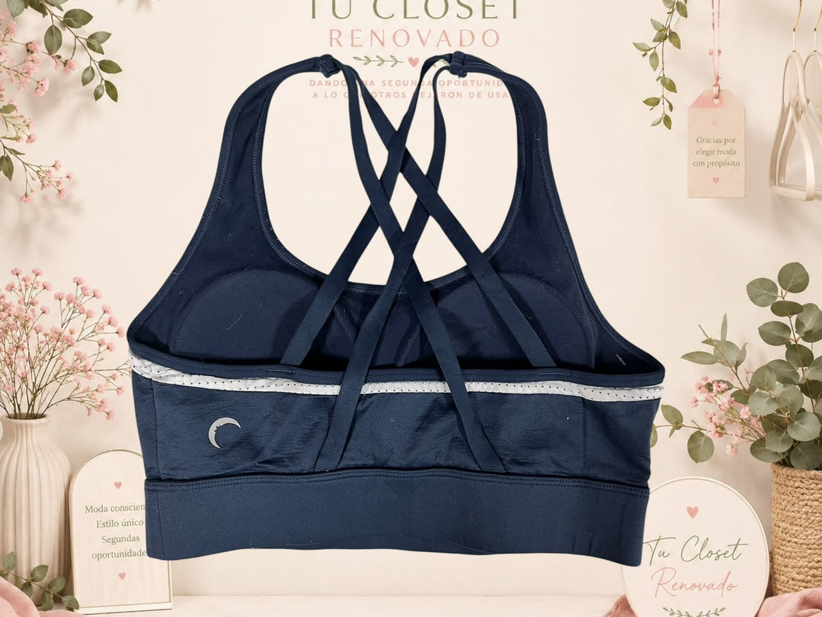 Top deportivo Tuclosetrenovado.cl negro con espalda cruzada y detalle de banda perforada