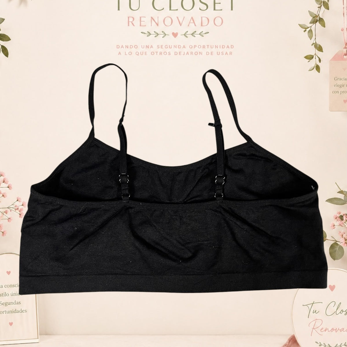 Top deportivo negro con tirantes ajustables de Tuclosetrenovado.cl, diseño cómodo y básico para uso diario.